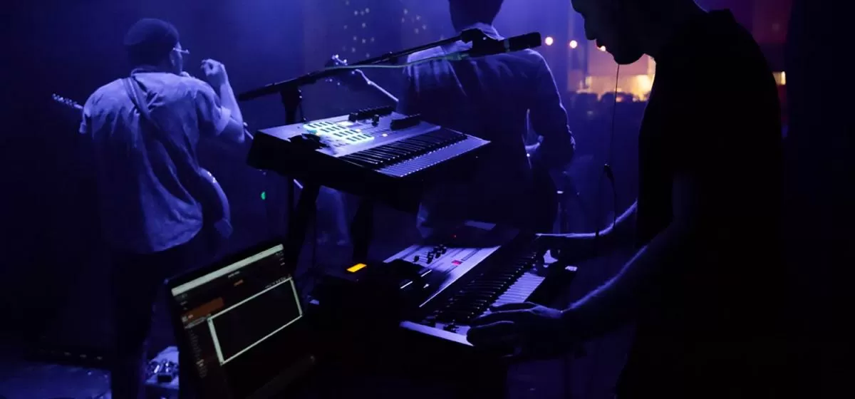 How to Tour with a Laptop