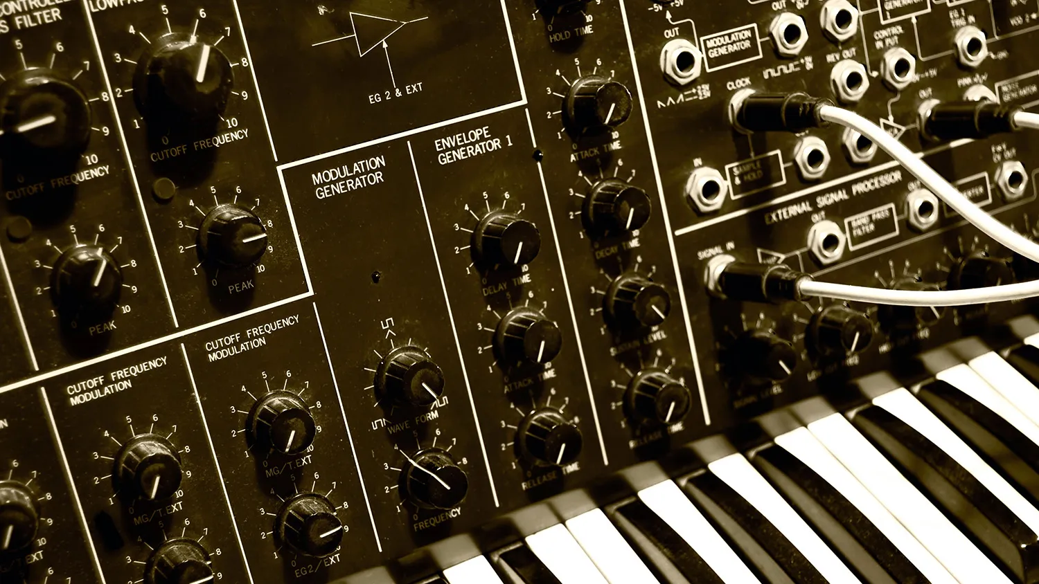 Virtual analog synthesizer control panel with knobs and modulation